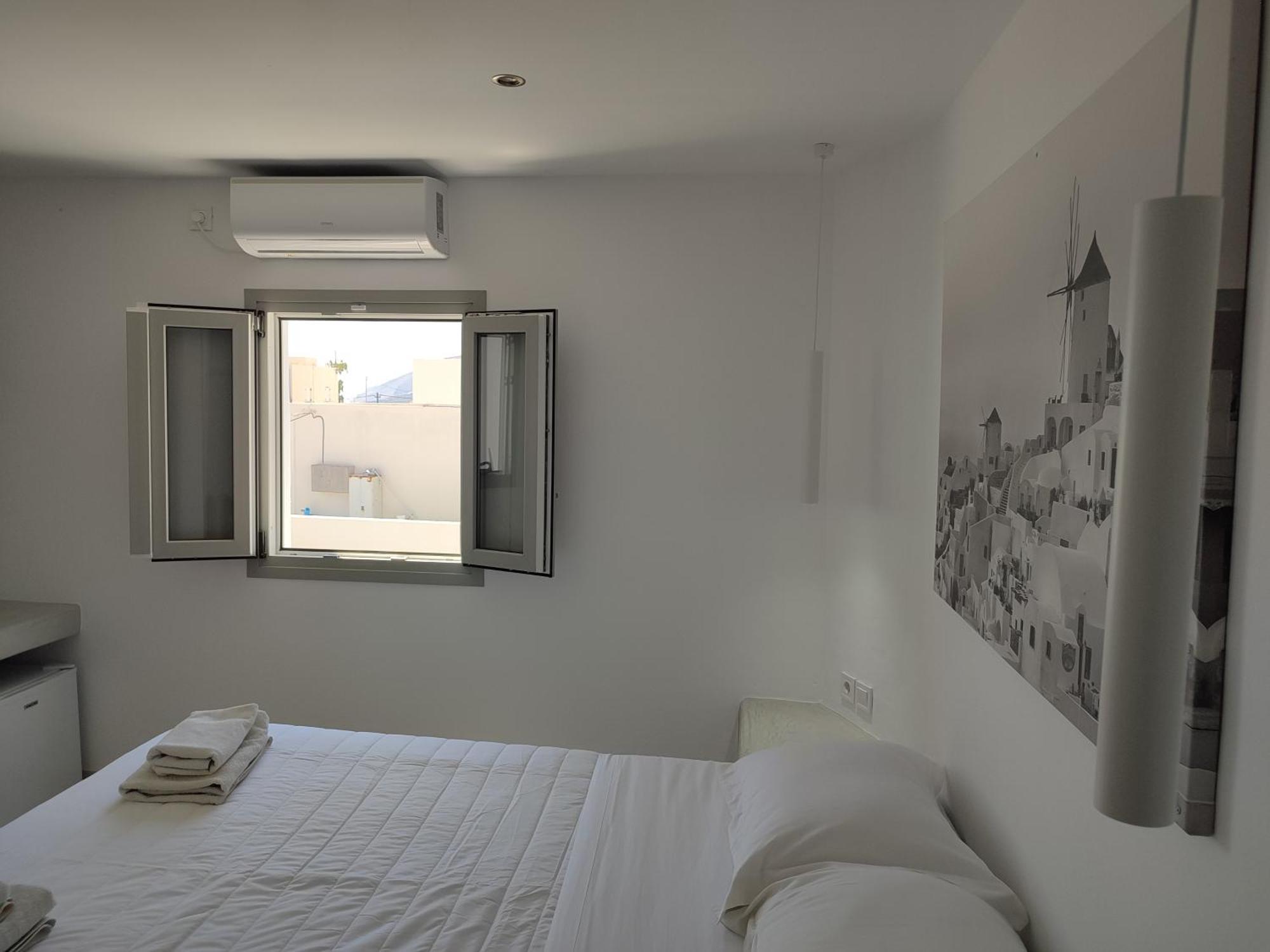 Central Santorini Serenity Rooms Fira  Exterior photo